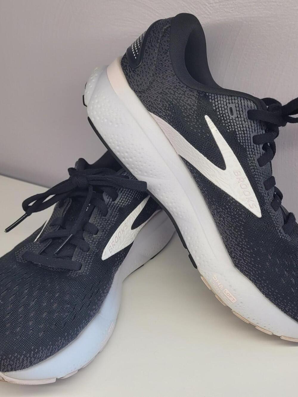 Women's Brooks Ghost 16, Black/White/Orchid Running Shoes Sneakers Size 9